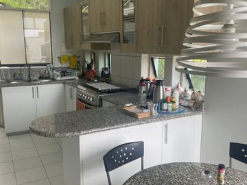 DUPLEX ESTILO CASA EN EXCELENTE ZONA CON VISTA MAR