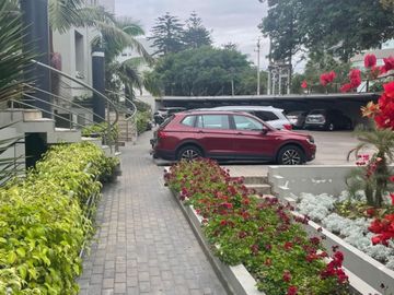 DUPLEX ESTILO CASA EN EXCELENTE ZONA CON VISTA MAR