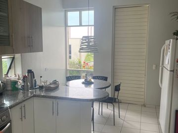 DUPLEX ESTILO CASA EN EXCELENTE ZONA CON VISTA MAR
