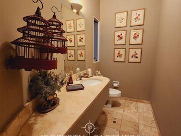 DUPLEX ESTILO CASA EN EXCELENTE ZONA CON VISTA MAR