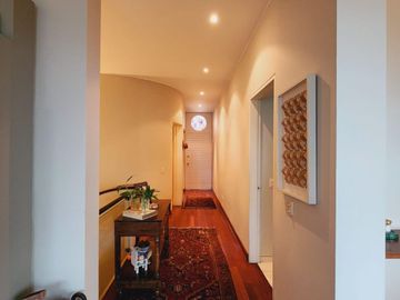 DUPLEX ESTILO CASA EN EXCELENTE ZONA CON VISTA MAR