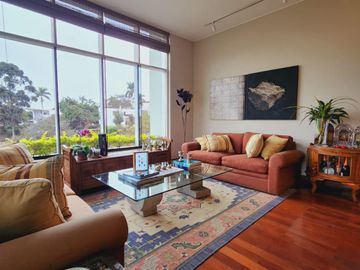DUPLEX ESTILO CASA EN EXCELENTE ZONA CON VISTA MAR