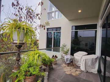 DUPLEX ESTILO CASA EN EXCELENTE ZONA CON VISTA MAR