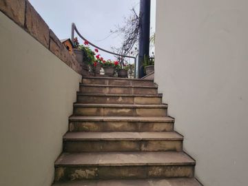 DUPLEX ESTILO CASA EN EXCELENTE ZONA CON VISTA MAR