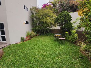 DUPLEX ESTILO CASA EN EXCELENTE ZONA CON VISTA MAR