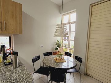 DUPLEX ESTILO CASA EN EXCELENTE ZONA CON VISTA MAR