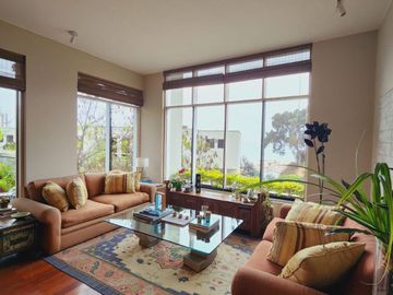 DUPLEX ESTILO CASA EN EXCELENTE ZONA CON VISTA MAR