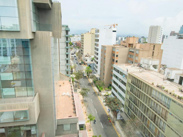 Venta de Edificio Corporativo 5,397m2 en el Corazón Comercial de Miraflores