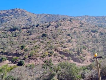 Venta de Parcela con Piscina 5.600 m2 – Llay-llay, San Felipe.