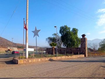 Venta de Parcela con Piscina 5.600 m2 – Llay-llay, San Felipe.