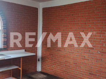 Casa para remodelar con excelente potencial en Tláhuac