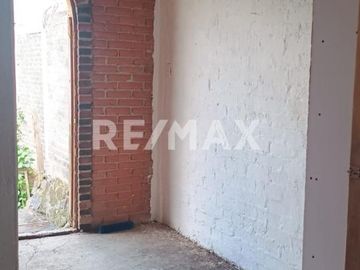Casa para remodelar con excelente potencial en Tláhuac