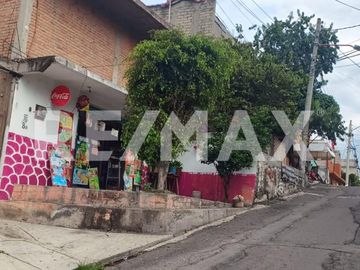 Casa para remodelar con excelente potencial en Tláhuac