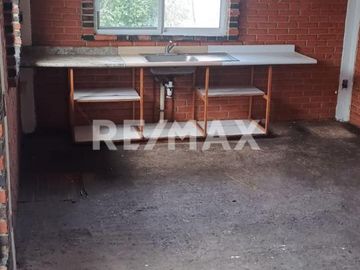 Casa para remodelar con excelente potencial en Tláhuac