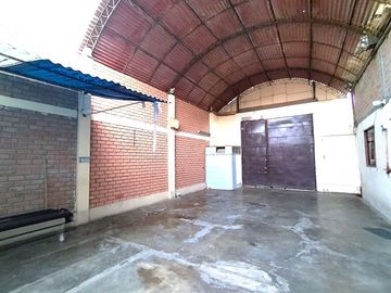 Amplia Casa de 308 m² en Urbanización Pacocha – Cerca al Colegio Xammar