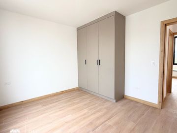 Casa en Tumbaco a estrenar, cerca a la plaza Hilacril