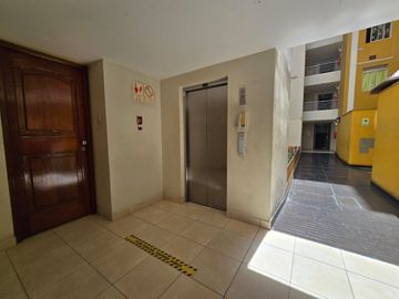 Vendo Departamento + Cochera1Er Piso Cerca A Cruce Del Canta Callao Y Tomas Valle
