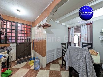 Casa en venta Col. Atasta muy cerca de Av. Méndez 5 recámaras