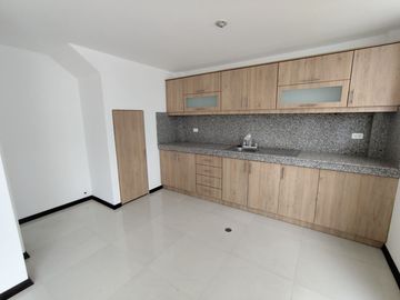 🏠 CASA 2 PLANTAS 3 DORMITORIOS CON TERRAZA -  $76,000.oo (Marianitas de Calderón)
