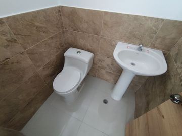 🏠 CASA 2 PLANTAS 3 DORMITORIOS CON TERRAZA -  $76,000.oo (Marianitas de Calderón)
