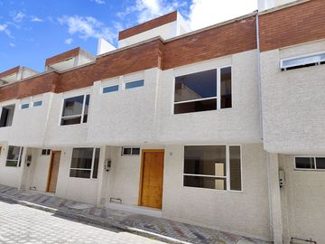 🏠 CASA 2 PLANTAS 3 DORMITORIOS CON TERRAZA -  $76,000.oo (Marianitas de Calderón)