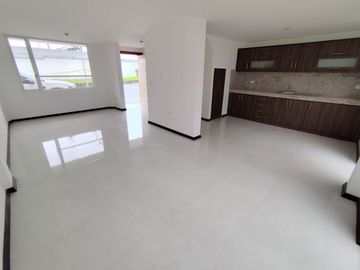 🏠 CASA 2 PLANTAS 3 DORMITORIOS CON TERRAZA -  $78,000.oo (Marianitas de Calderón)