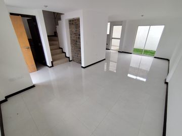 🏠 CASA 2 PLANTAS 3 DORMITORIOS CON TERRAZA -  $78,000.oo (Marianitas de Calderón)