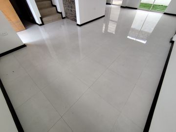 🏠 CASA 2 PLANTAS 3 DORMITORIOS CON TERRAZA -  $78,000.oo (Marianitas de Calderón)