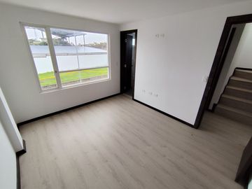 🏠 CASA 2 PLANTAS 3 DORMITORIOS CON TERRAZA -  $78,000.oo (Marianitas de Calderón)