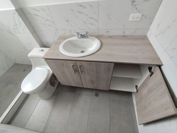 🏠 CASA 2 PLANTAS 3 DORMITORIOS CON TERRAZA -  $78,000.oo (Marianitas de Calderón)