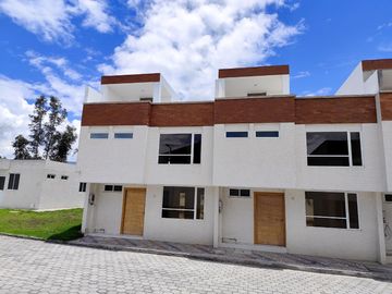🏠 CASA 2 PLANTAS 3 DORMITORIOS CON TERRAZA -  $78,000.oo (Marianitas de Calderón)
