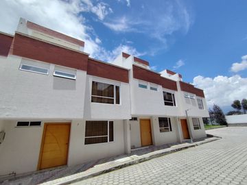 🏠 CASA 2 PLANTAS 3 DORMITORIOS CON TERRAZA -  $78,000.oo (Marianitas de Calderón)
