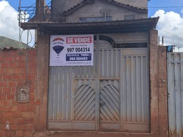EN VENTA CASA AL COSTADO DEL HOSPITAL ACAMANA DE SAN JERONIMO