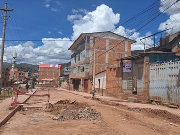 EN VENTA CASA AL COSTADO DEL HOSPITAL ACAMANA DE SAN JERONIMO
