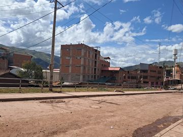 EN VENTA CASA AL COSTADO DEL HOSPITAL ACAMANA DE SAN JERONIMO