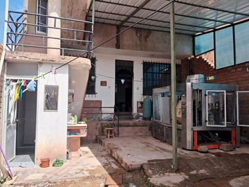 EN VENTA CASA AL COSTADO DEL HOSPITAL ACAMANA DE SAN JERONIMO
