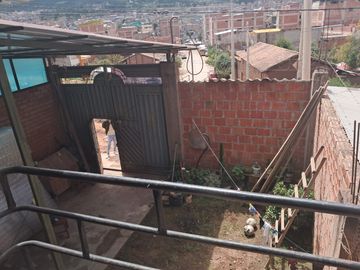 EN VENTA CASA AL COSTADO DEL HOSPITAL ACAMANA DE SAN JERONIMO