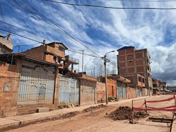 EN VENTA CASA AL COSTADO DEL HOSPITAL ACAMANA DE SAN JERONIMO