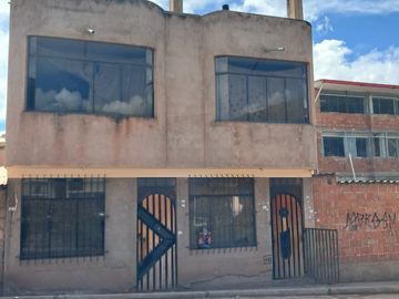 EN VENTA CASA AL COSTADO DEL HOSPITAL ACAMANA DE SAN JERONIMO