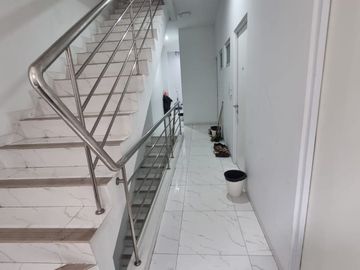 Rumah Kost Kemanggisan 19 Kamar Jakbar Pinggir Jalan