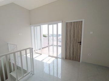 Rumah Aseli. Jagakarsa, Baru 2/3 LANTAI, Mewah Murah di Jaksel Kota Jakarta Selatan (KP) Jual Dijual
