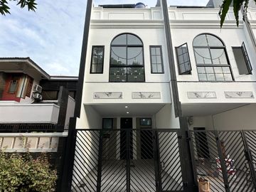 Dijual Rumah Baru Modern Minimalis 3 Lantai, lokasi Tanjung Duren Dekat CP Mall, Grogol Jakarta Barat