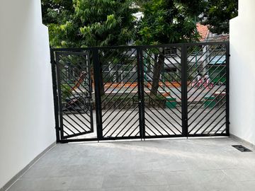 Dijual Rumah Baru Modern Minimalis 3 Lantai, lokasi Tanjung Duren Dekat CP Mall, Grogol Jakarta Barat