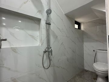 Dijual Rumah Baru Modern Minimalis 3 Lantai, lokasi Tanjung Duren Dekat CP Mall, Grogol Jakarta Barat