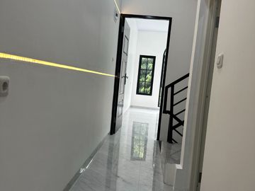 Dijual Rumah Baru Modern Minimalis 3 Lantai, lokasi Tanjung Duren Dekat CP Mall, Grogol Jakarta Barat