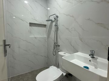 Dijual Rumah Baru Modern Minimalis 3 Lantai, lokasi Tanjung Duren Dekat CP Mall, Grogol Jakarta Barat