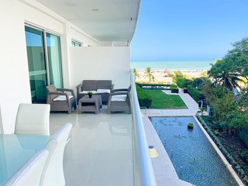 Apartamento de Lujo con Balcón al Mar