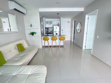 Apartamento de Lujo con Balcón al Mar
