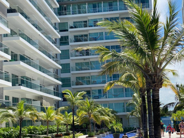 Apartamento de Lujo con Balcón al Mar