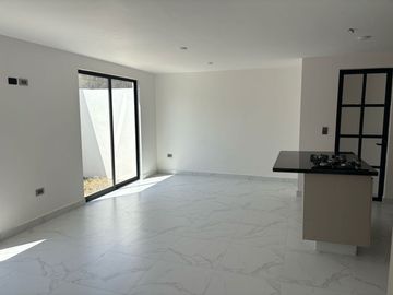 CASA EN VENTA!! RESIDENCIAL ALTANA 28